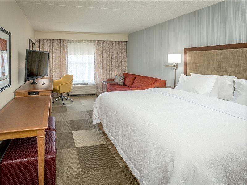 Hampton Inn Peterborough Buitenkant foto