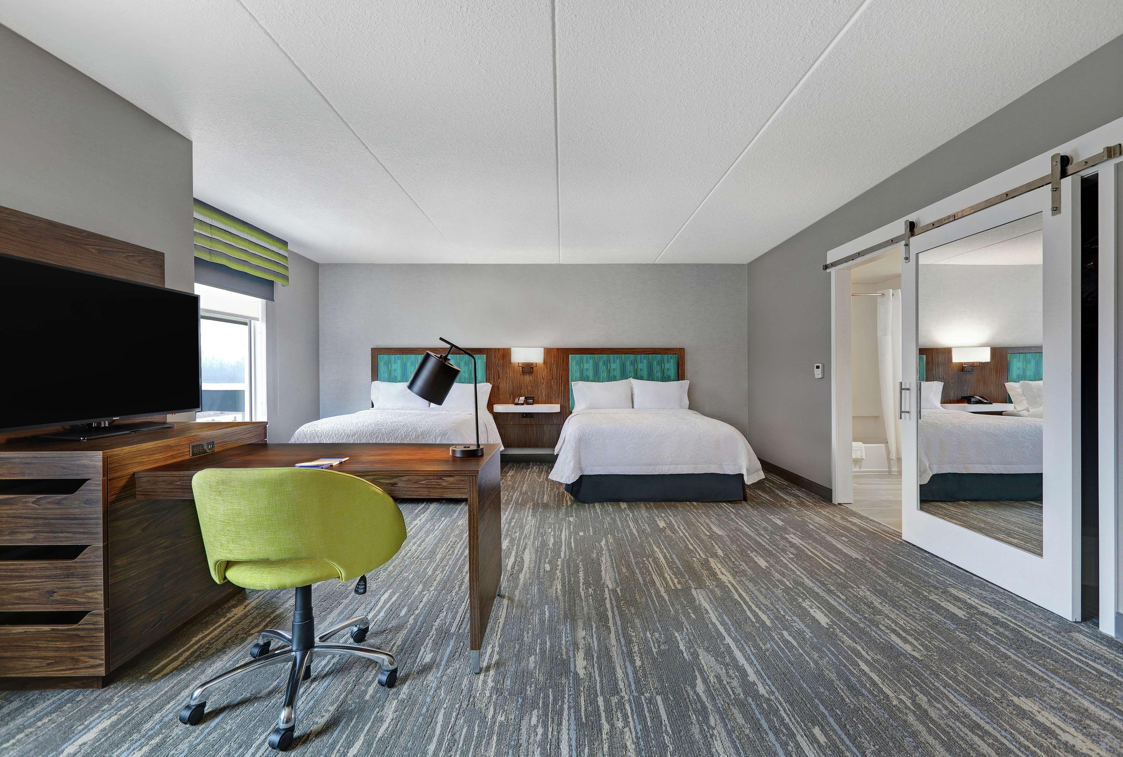 Hampton Inn Peterborough Buitenkant foto