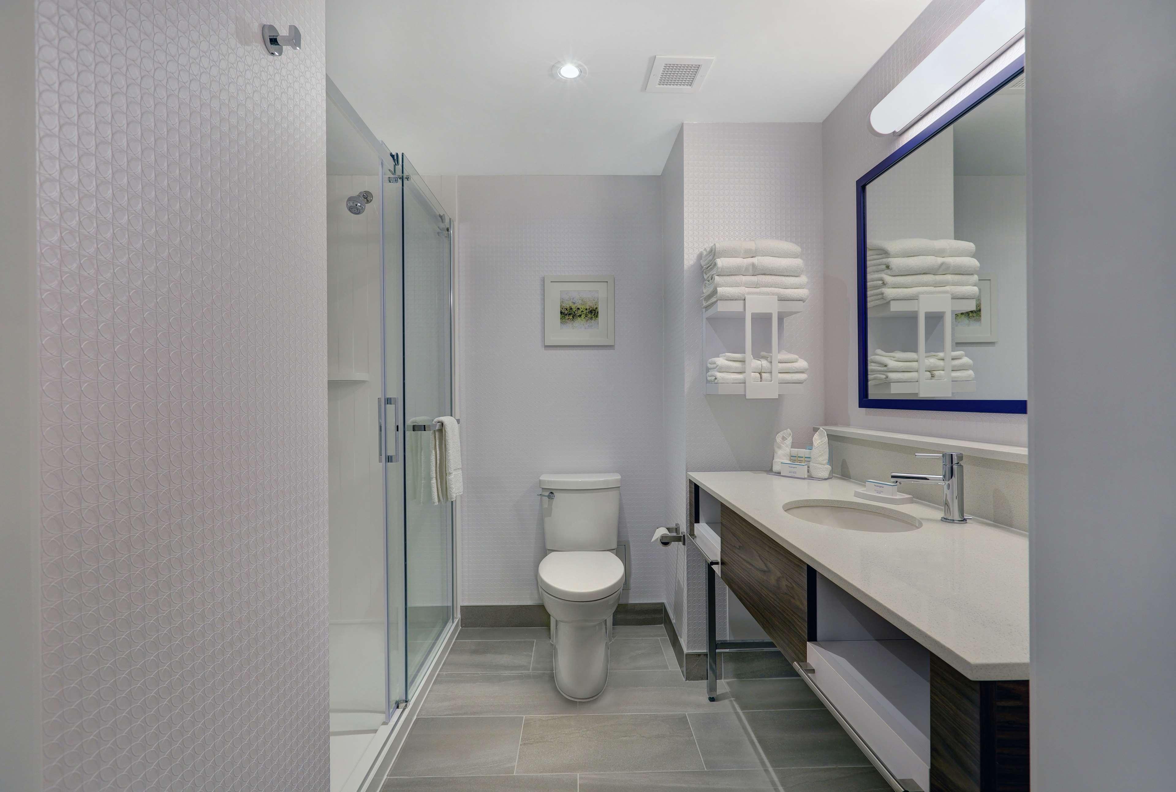Hampton Inn Peterborough Buitenkant foto