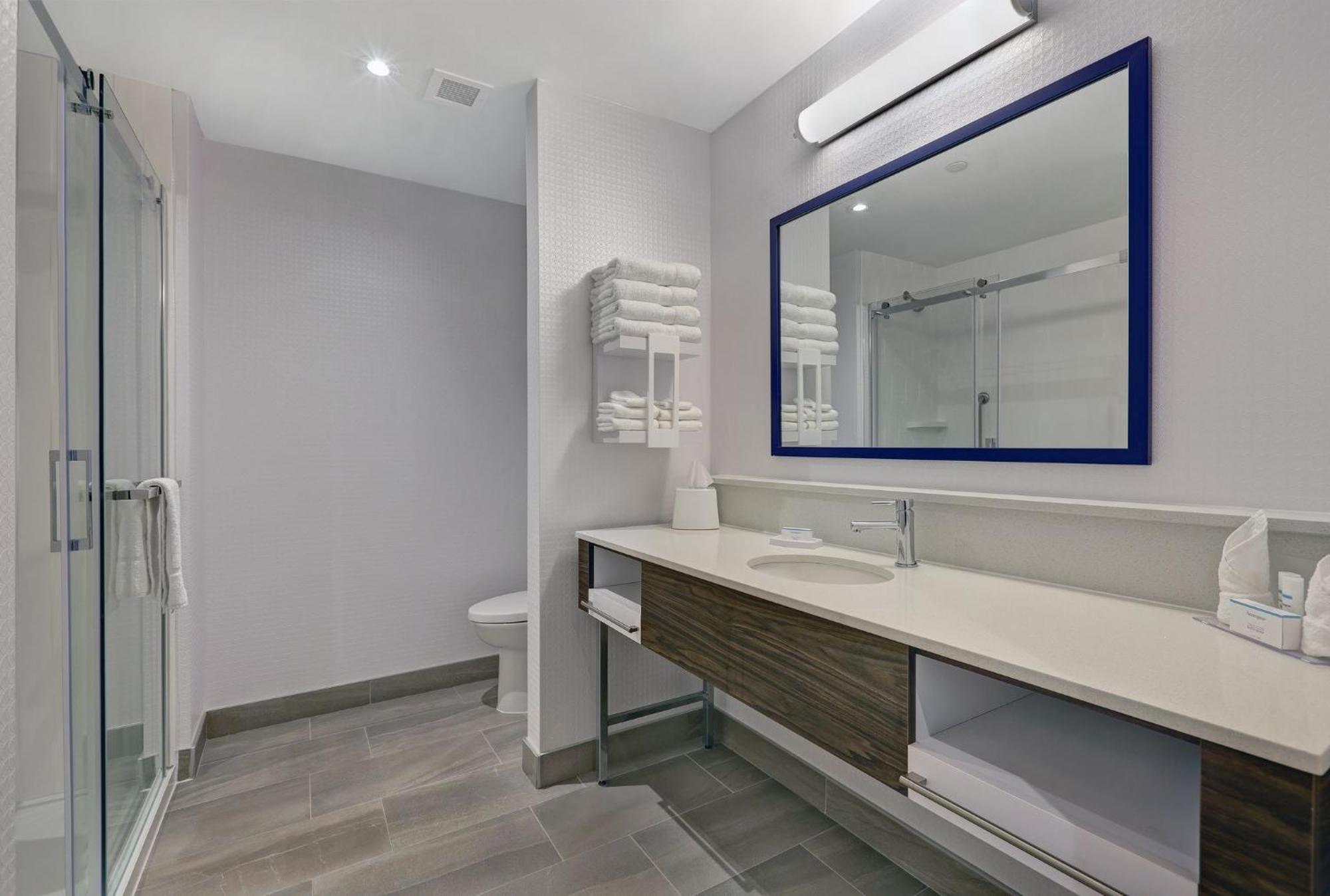 Hampton Inn Peterborough Buitenkant foto