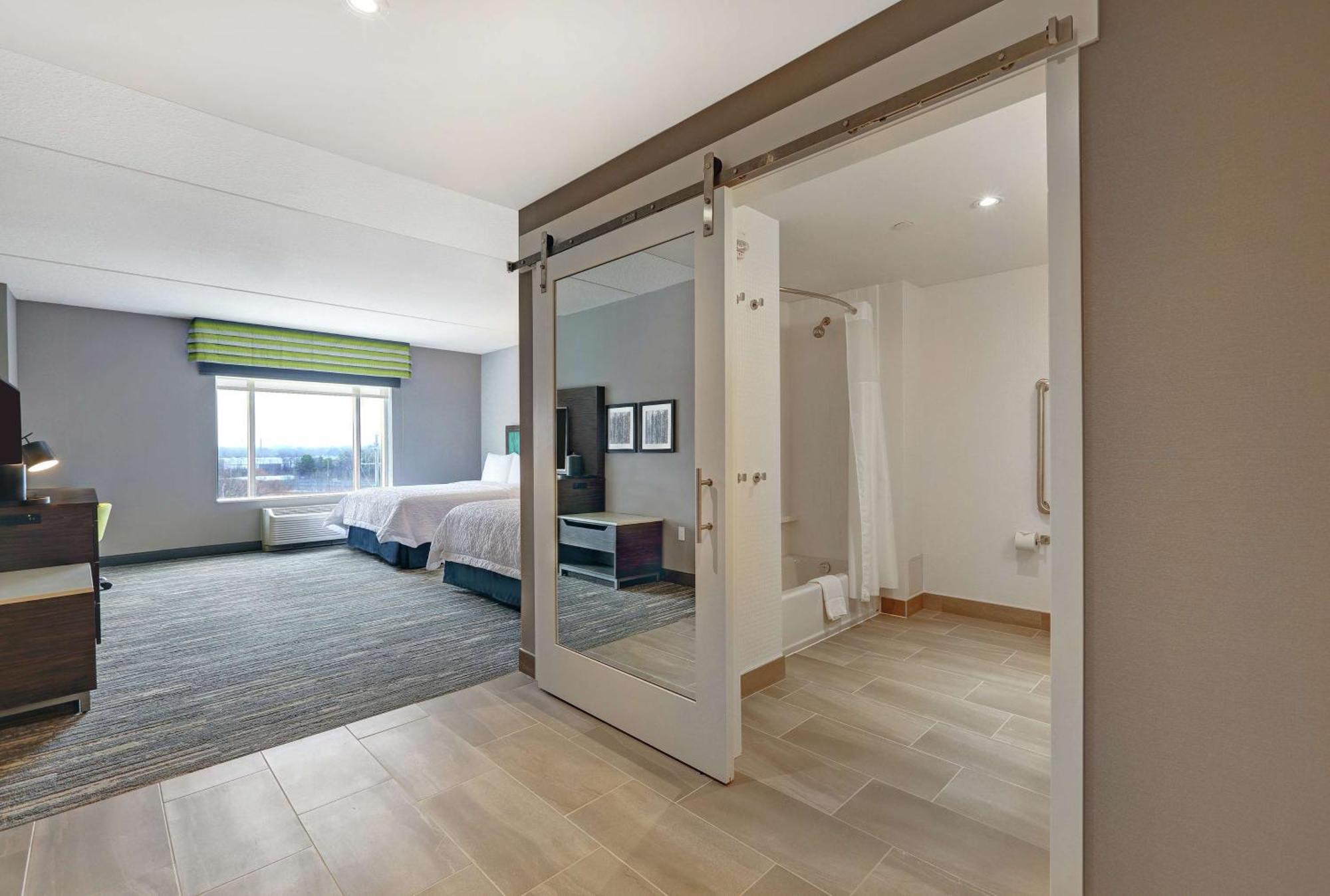 Hampton Inn Peterborough Buitenkant foto