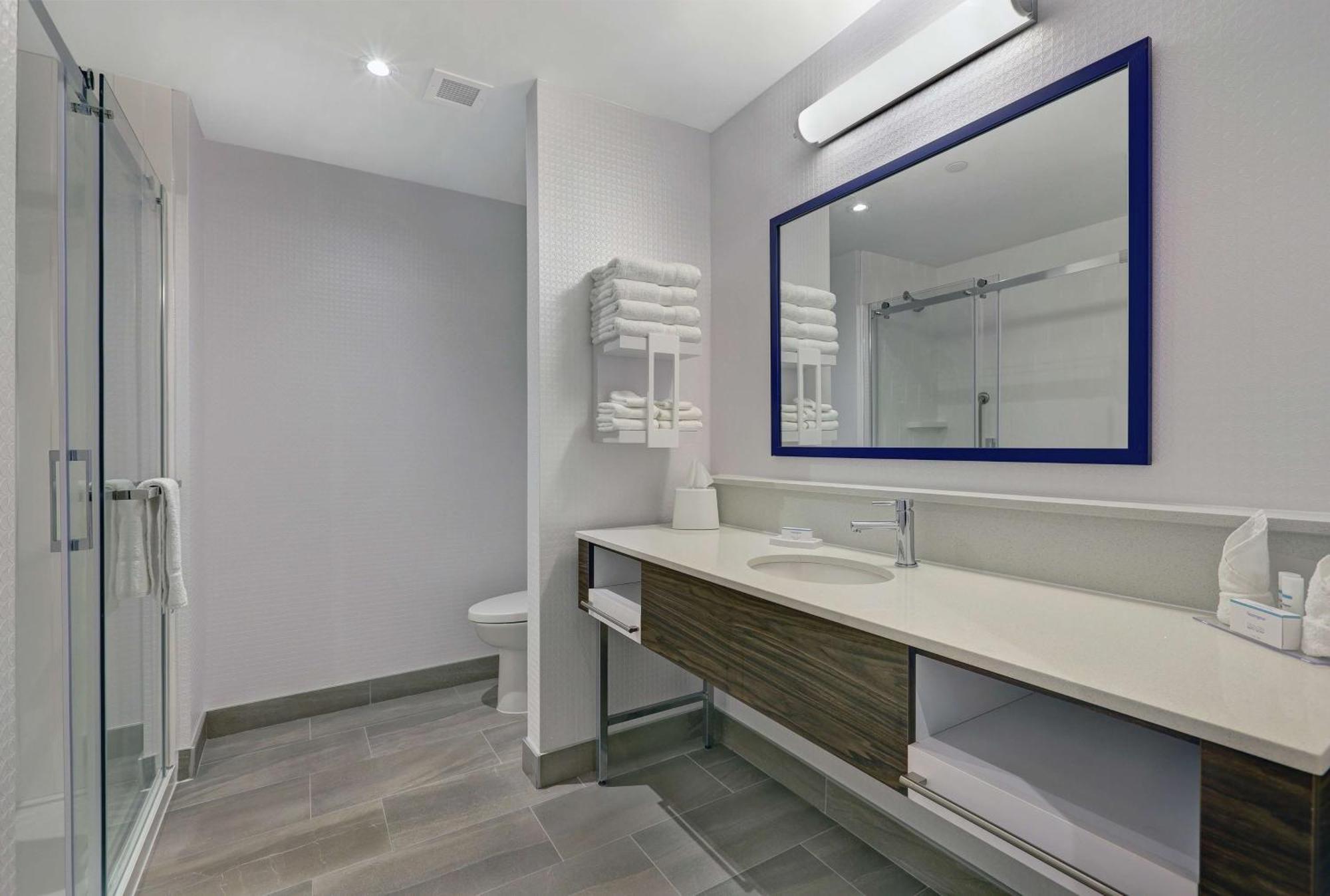 Hampton Inn Peterborough Buitenkant foto
