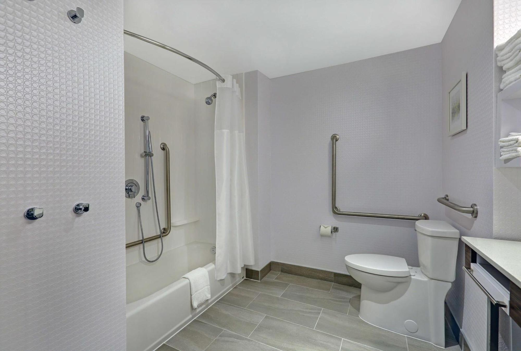 Hampton Inn Peterborough Buitenkant foto