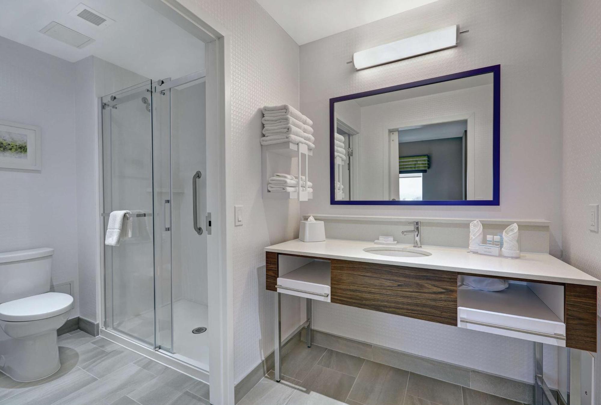 Hampton Inn Peterborough Buitenkant foto