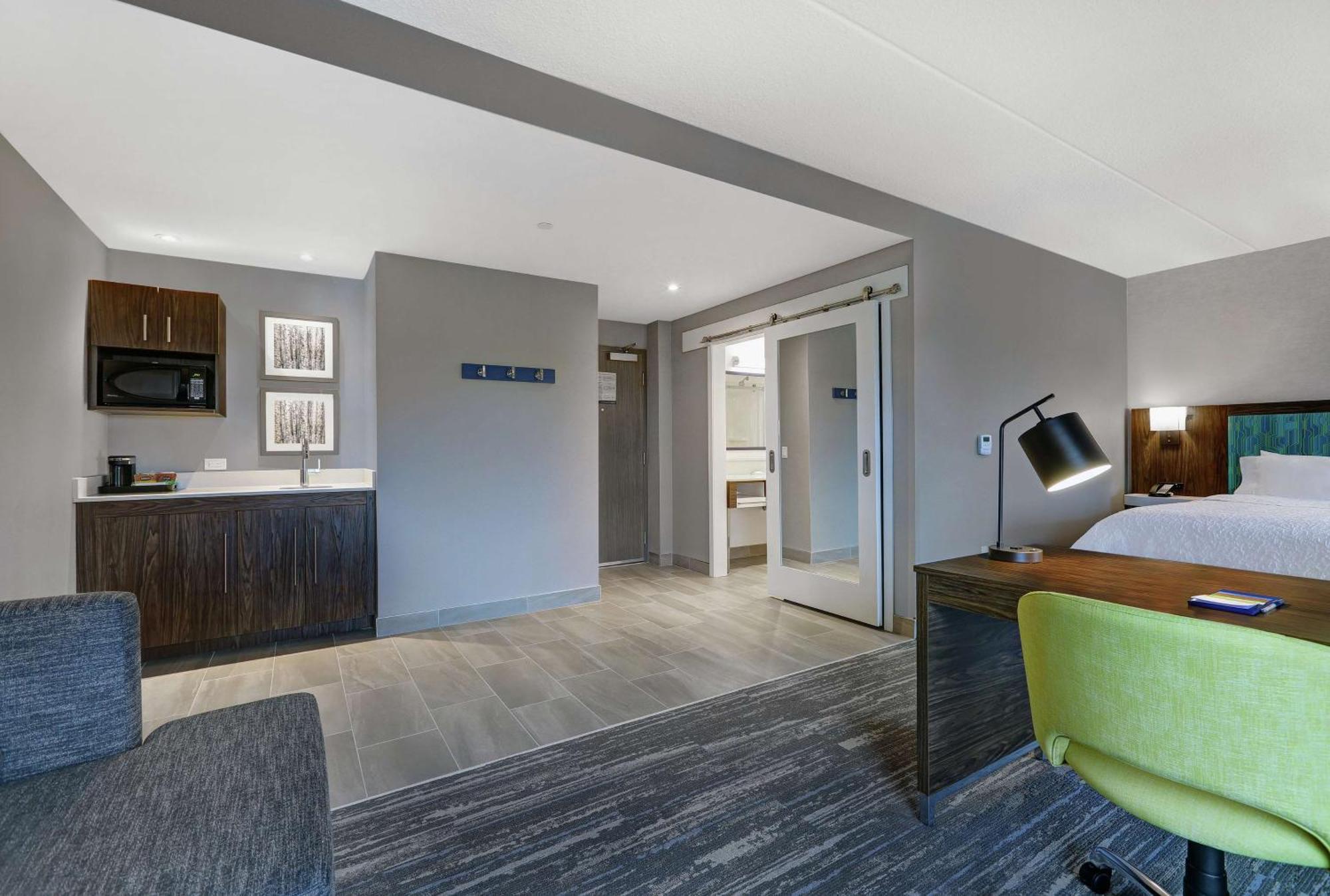 Hampton Inn Peterborough Buitenkant foto