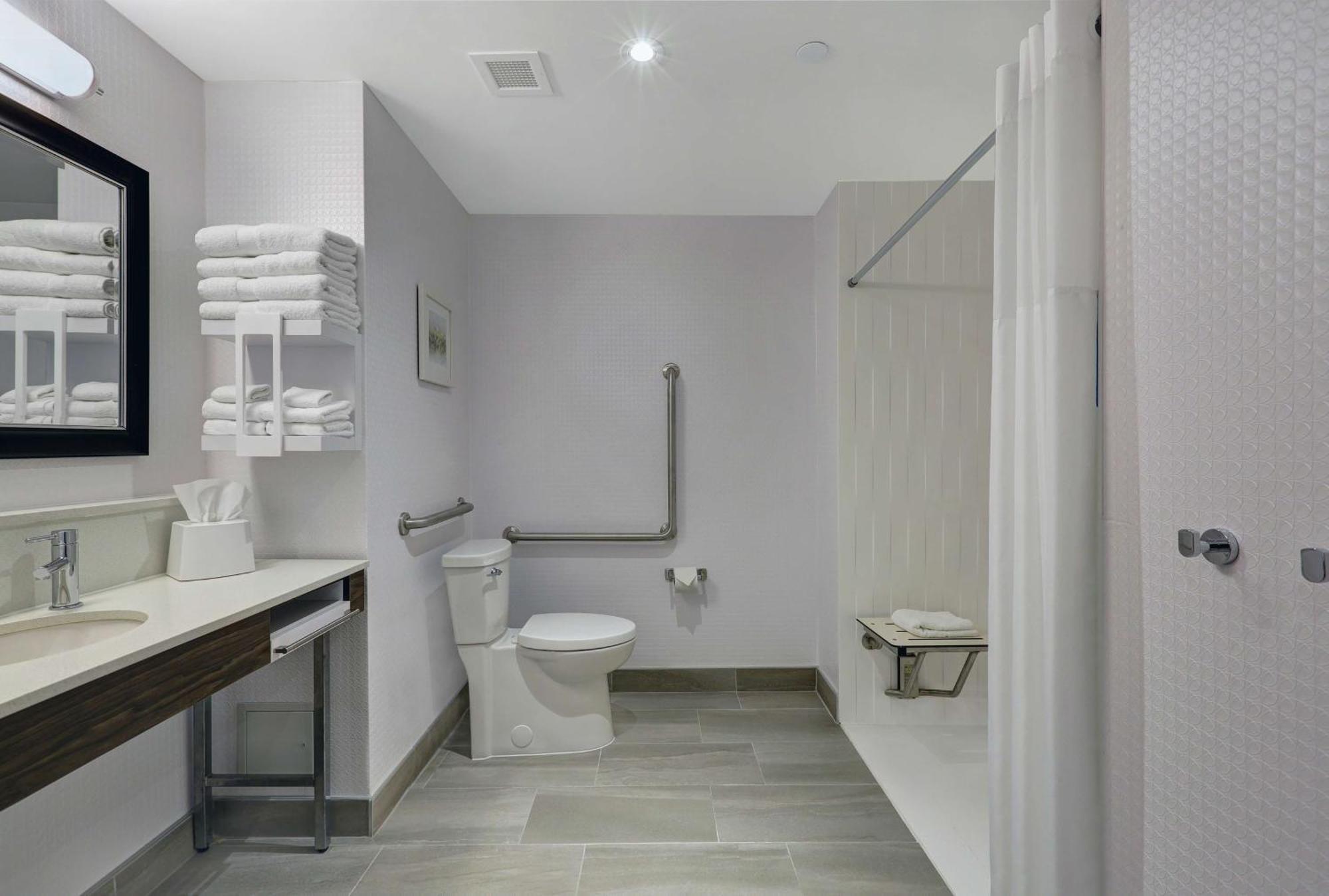 Hampton Inn Peterborough Buitenkant foto
