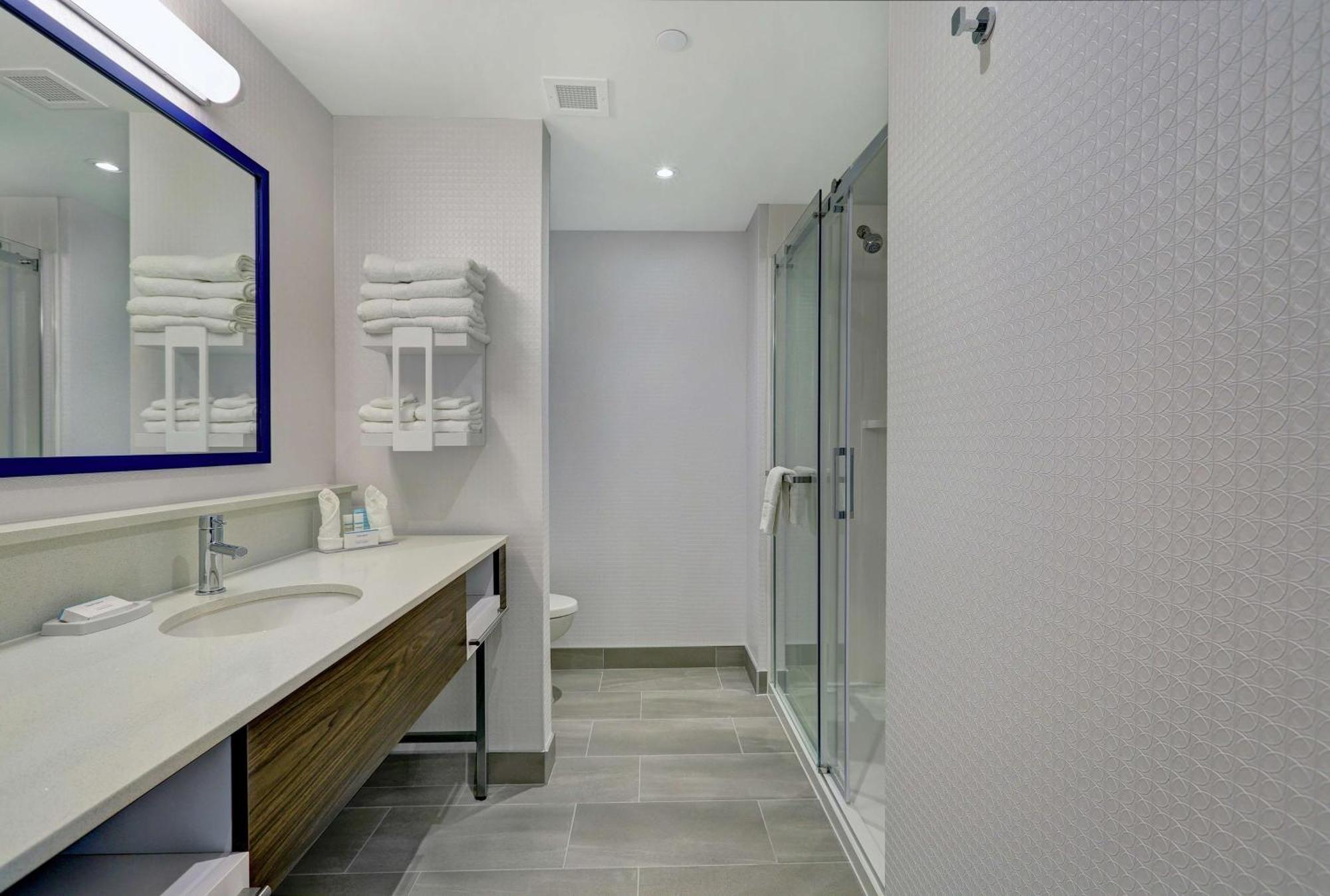 Hampton Inn Peterborough Buitenkant foto