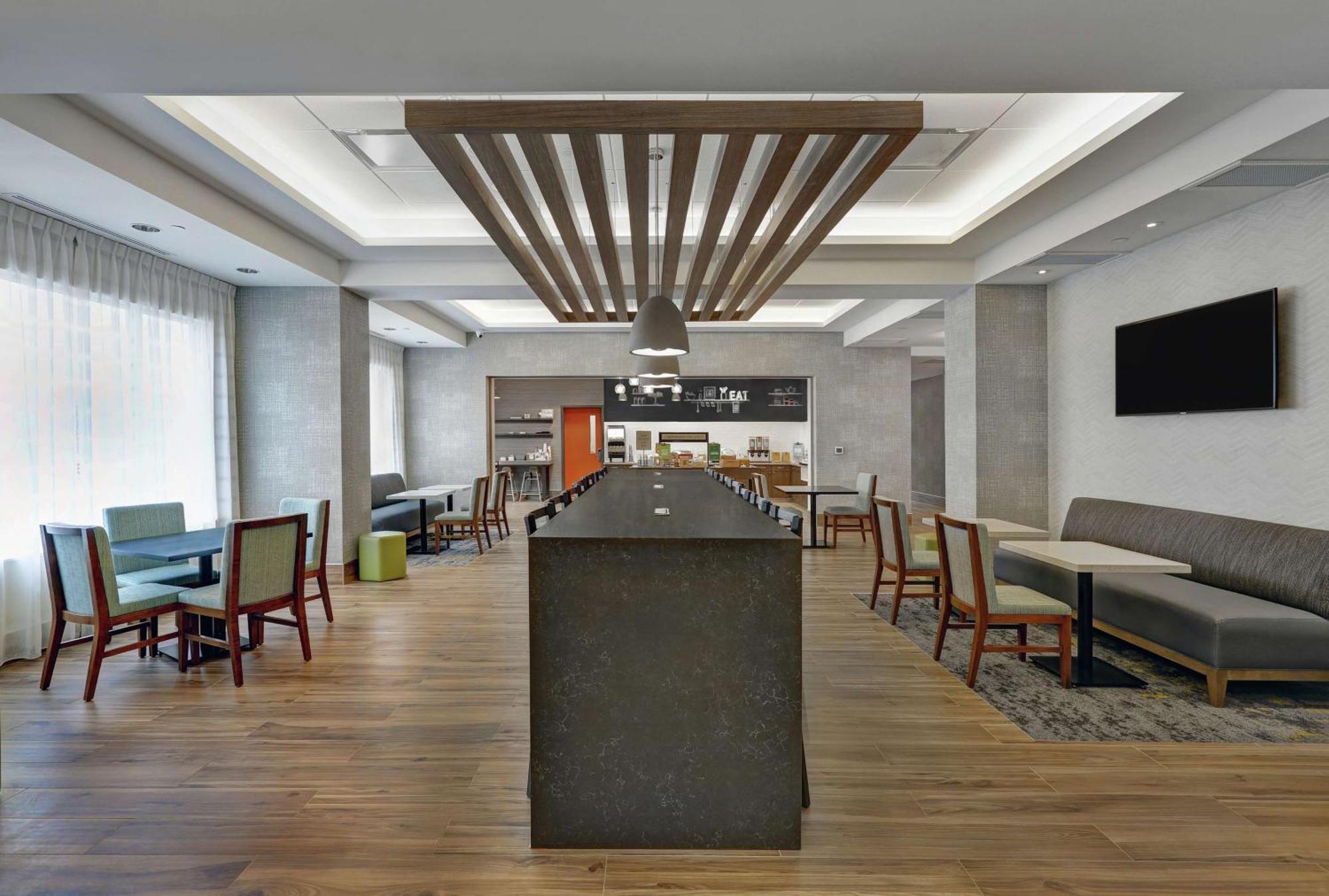 Hampton Inn Peterborough Buitenkant foto