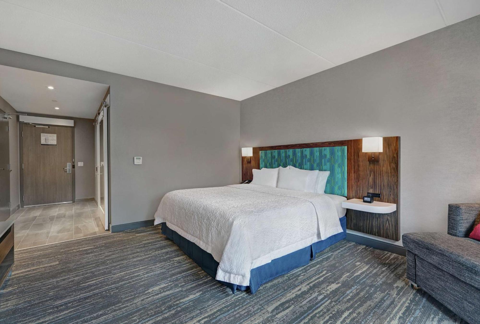 Hampton Inn Peterborough Buitenkant foto